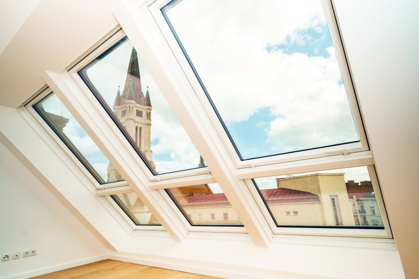 Neotvíravá střešní okna pro svislé sestavy FXU