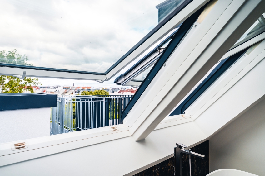 Výklopně-kyvná střešní okna FAKRO GREENVIEW